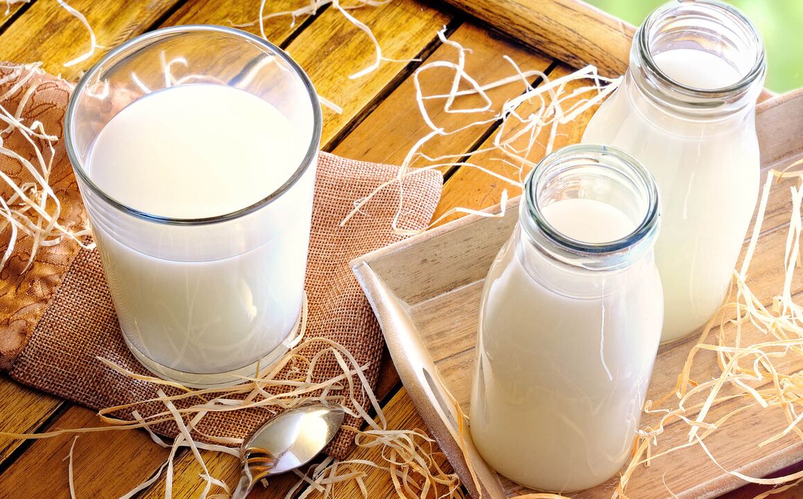 Kefir ist ein gesundes fermentiertes Milchgetränk zur Gewichtsreduktion. 